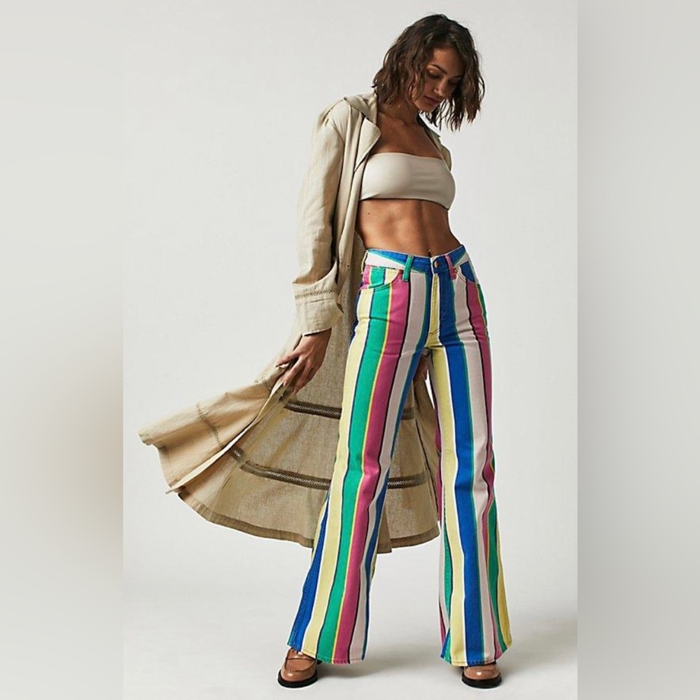 NWOT Free People x Wrangler Size 26x34 Wanderer 622 Rainbow Pop High Rise Jeans